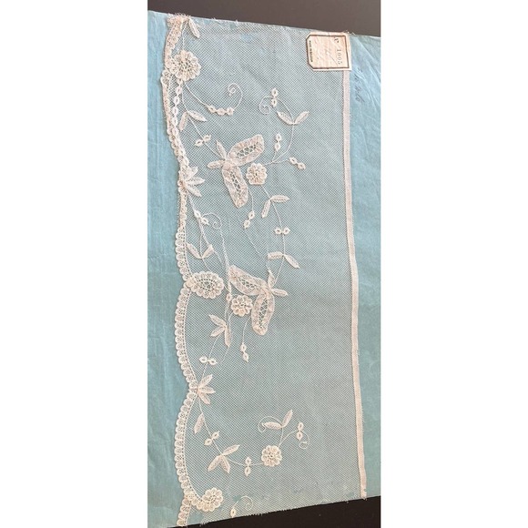 Antique Handmade Brussels Appliqué Lace Border Rectangular Panel, 17” by 7” - Picture 3 of 8